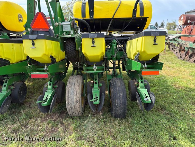 image for item FK3441 2010 John Deere 1760 planter