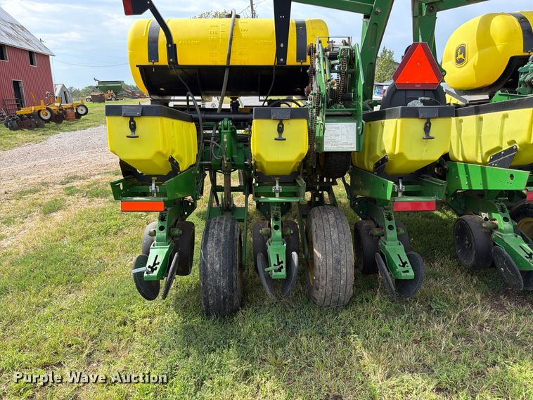 image for item FK3441 2010 John Deere 1760 planter