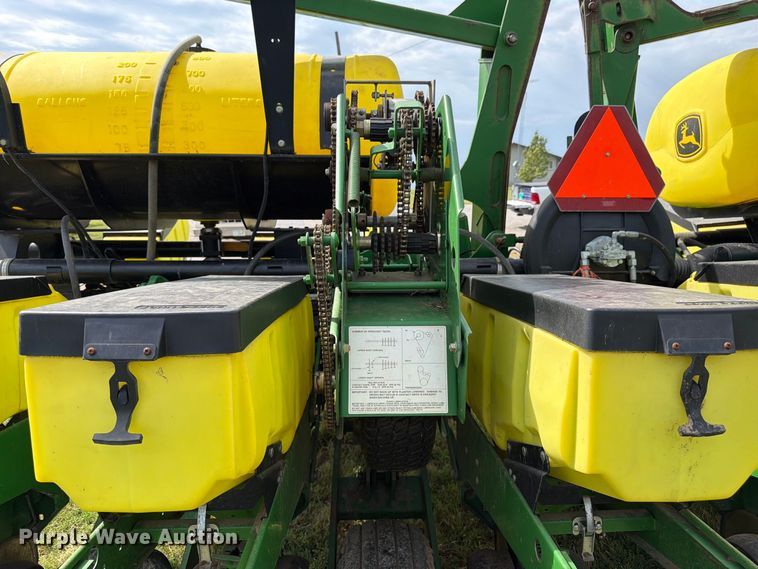 image for item FK3441 2010 John Deere 1760 planter