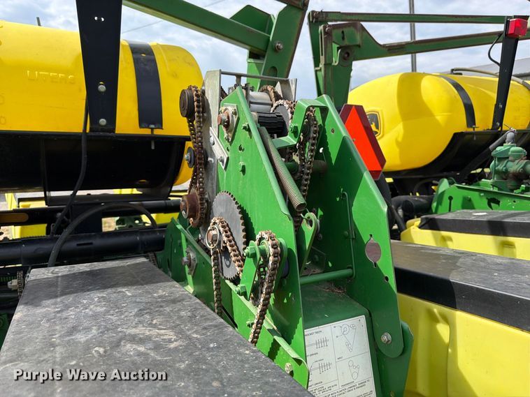 image for item FK3441 2010 John Deere 1760 planter