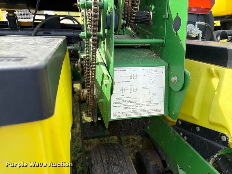 image for item FK3441 2010 John Deere 1760 planter