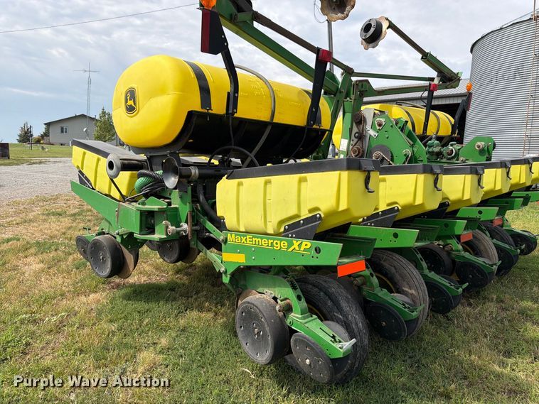 image for item FK3441 2010 John Deere 1760 planter