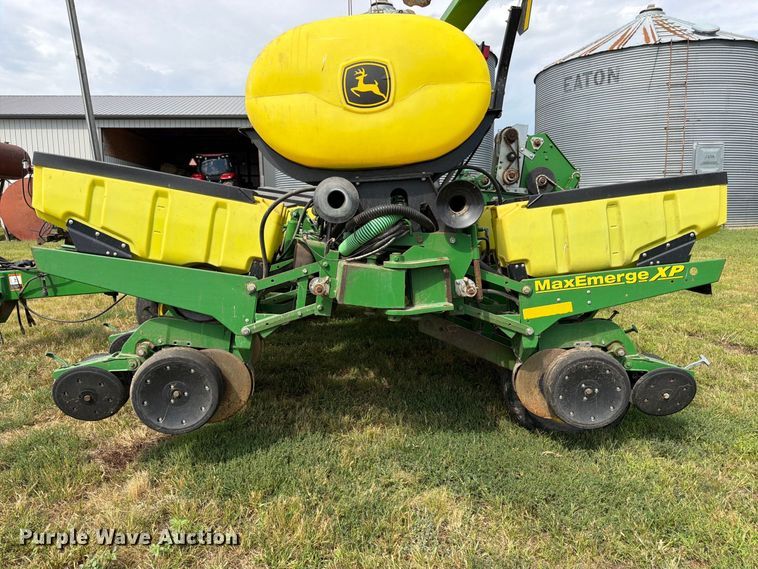 image for item FK3441 2010 John Deere 1760 planter
