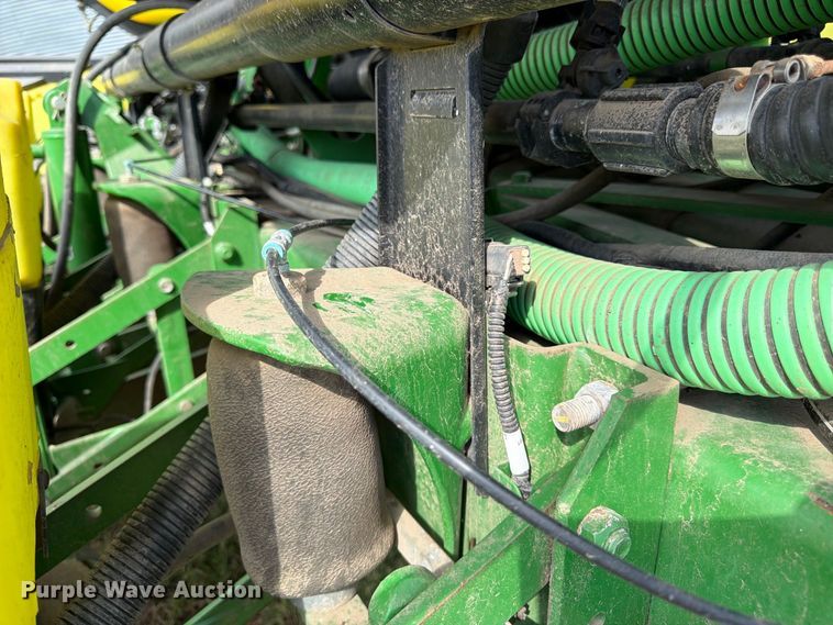 image for item FK3441 2010 John Deere 1760 planter