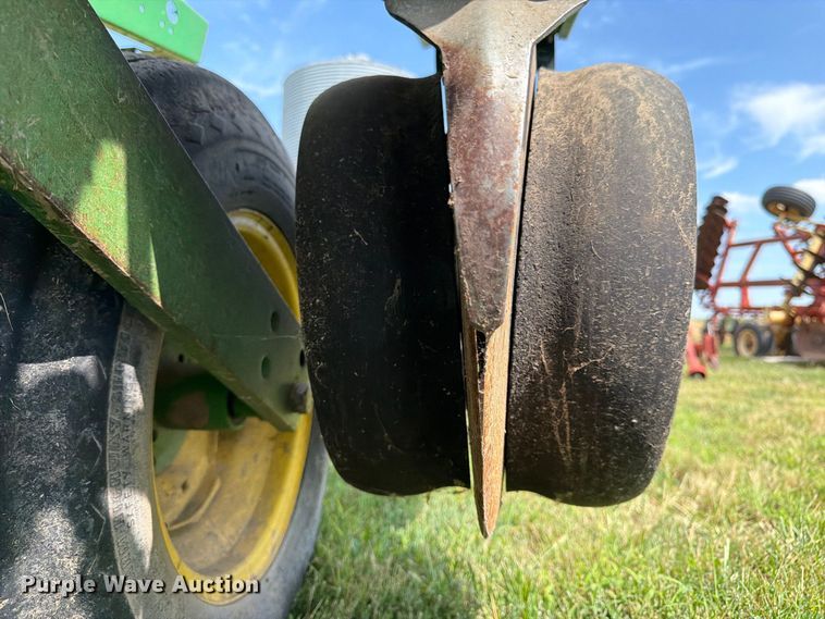 image for item FK3441 2010 John Deere 1760 planter