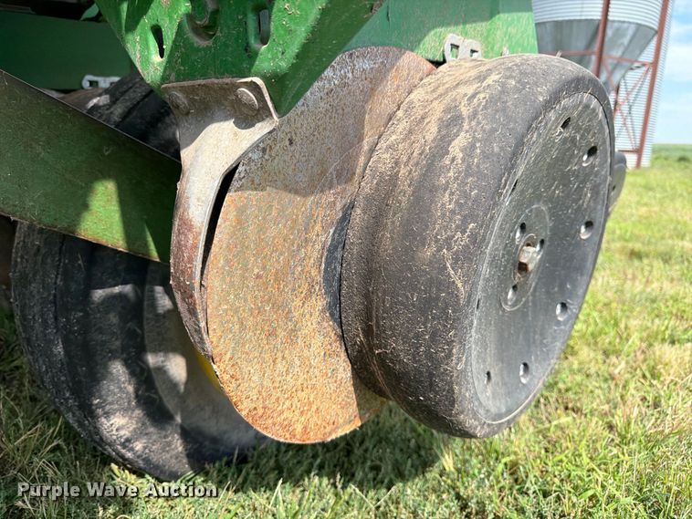 image for item FK3441 2010 John Deere 1760 planter