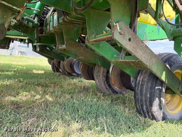 image for item FK3441 2010 John Deere 1760 planter