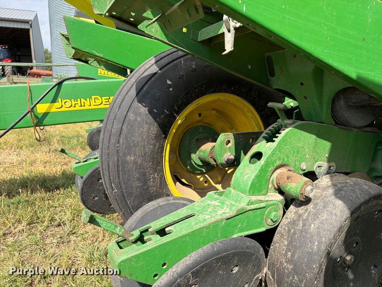 image for item FK3441 2010 John Deere 1760 planter