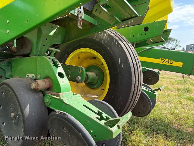 image for item FK3441 2010 John Deere 1760 planter