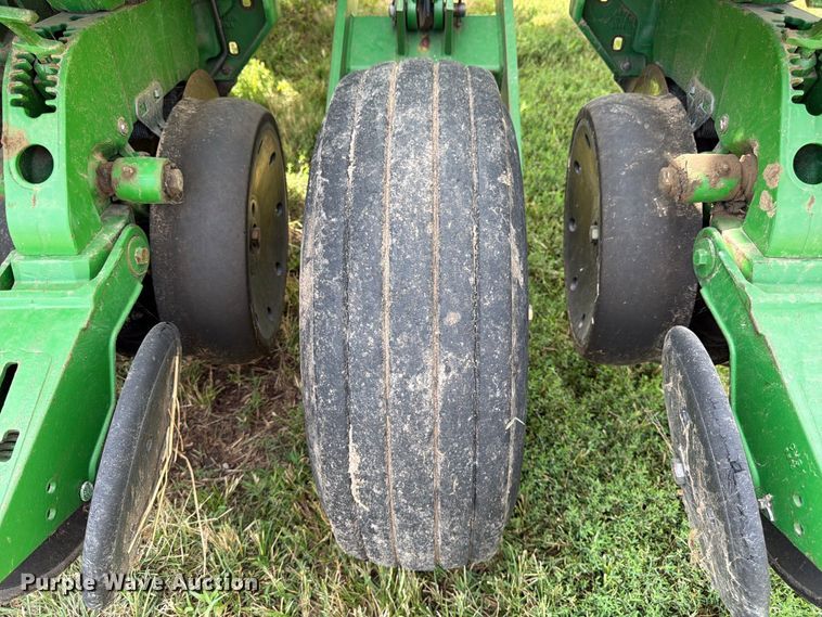 image for item FK3441 2010 John Deere 1760 planter