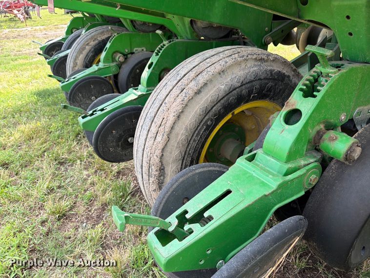 image for item FK3441 2010 John Deere 1760 planter