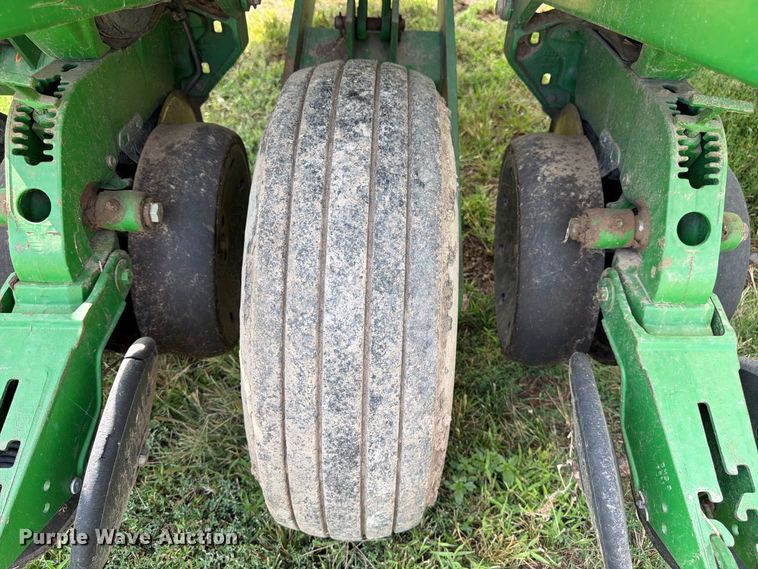 image for item FK3441 2010 John Deere 1760 planter