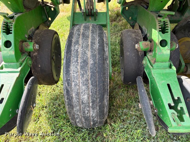 image for item FK3441 2010 John Deere 1760 planter