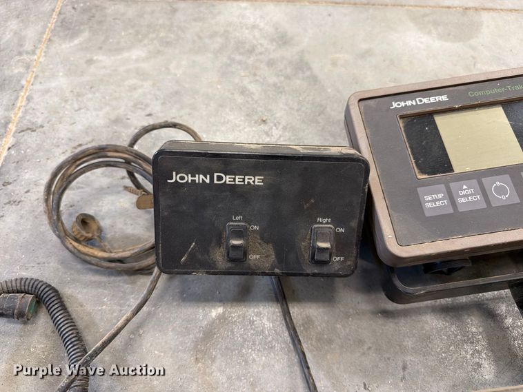 image for item FK3441 2010 John Deere 1760 planter