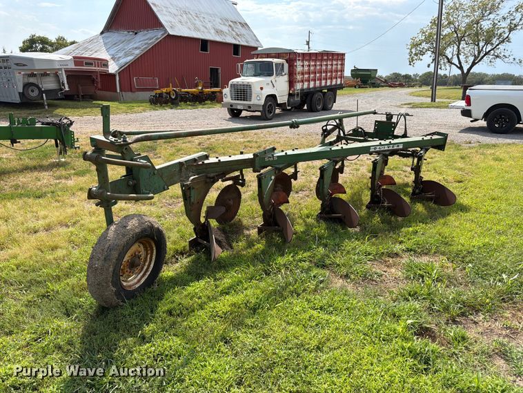 image for item FK3442 Oliver 565 plow