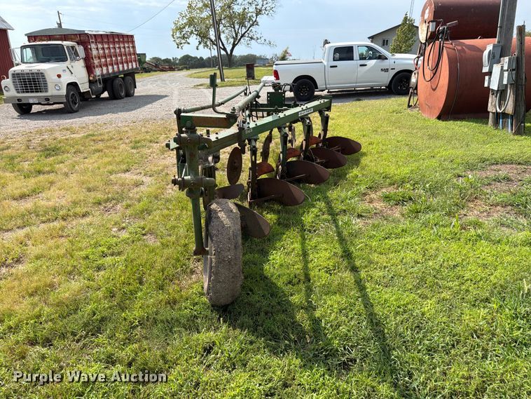 image for item FK3442 Oliver 565 plow