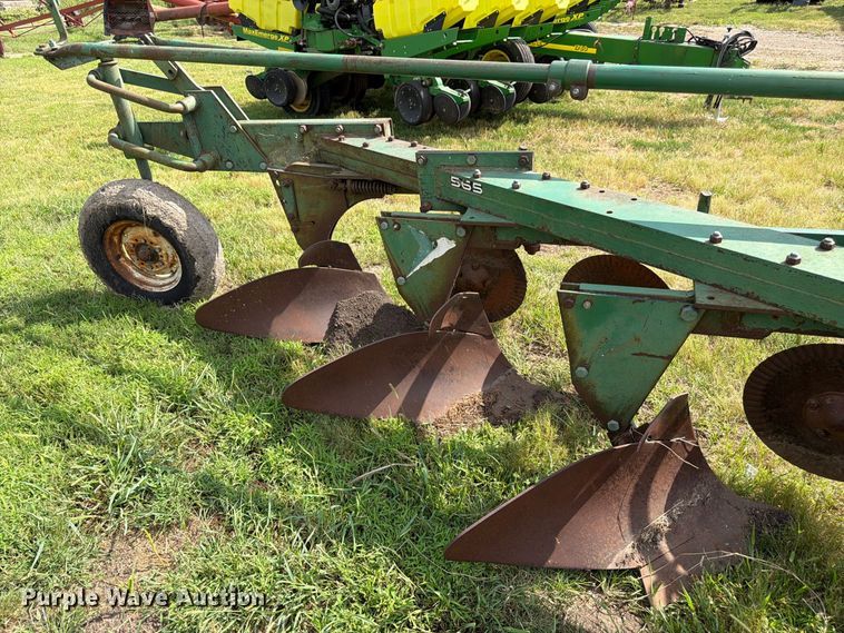 image for item FK3442 Oliver 565 plow