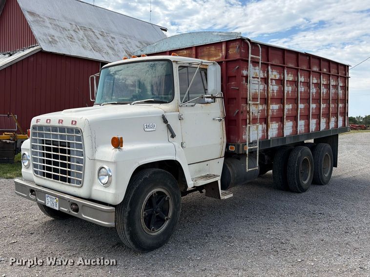 image for item FK3444 1974 Ford 600 grain truck