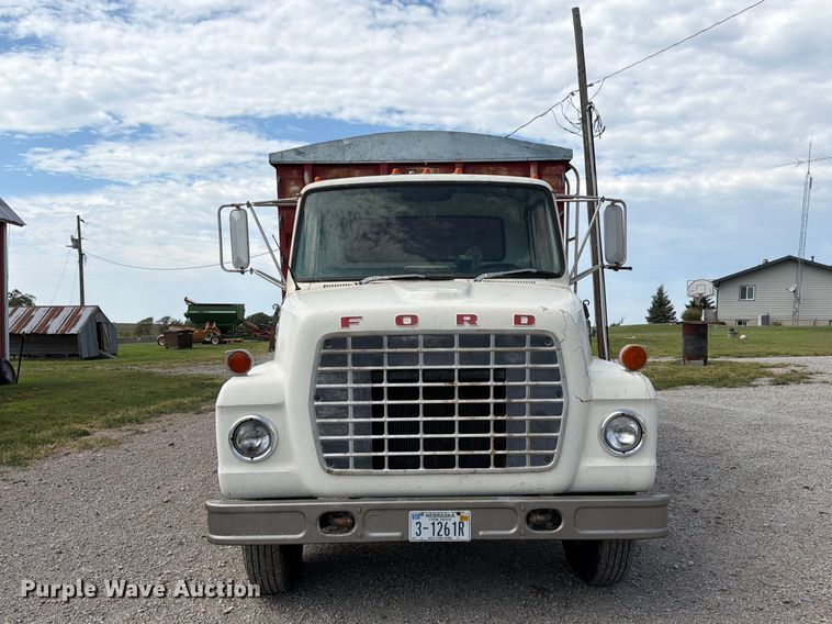 image for item FK3444 1974 Ford 600 grain truck
