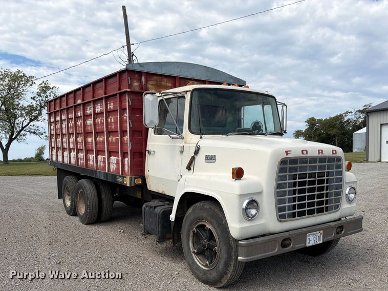 image for item FK3444 1974 Ford 600 grain truck