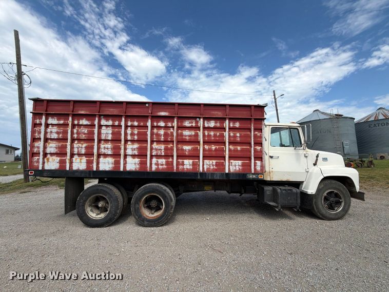 image for item FK3444 1974 Ford 600 grain truck