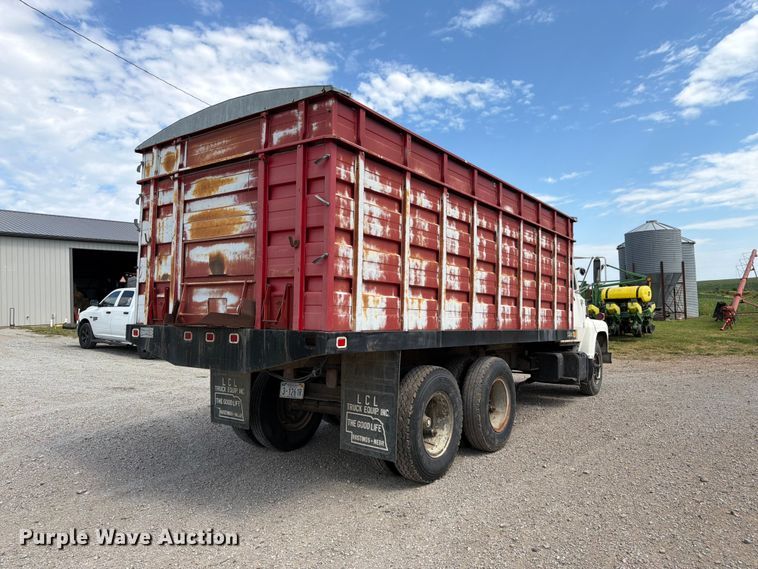 image for item FK3444 1974 Ford 600 grain truck