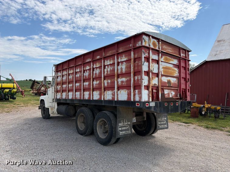 image for item FK3444 1974 Ford 600 grain truck