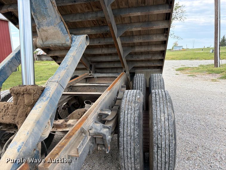 image for item FK3444 1974 Ford 600 grain truck