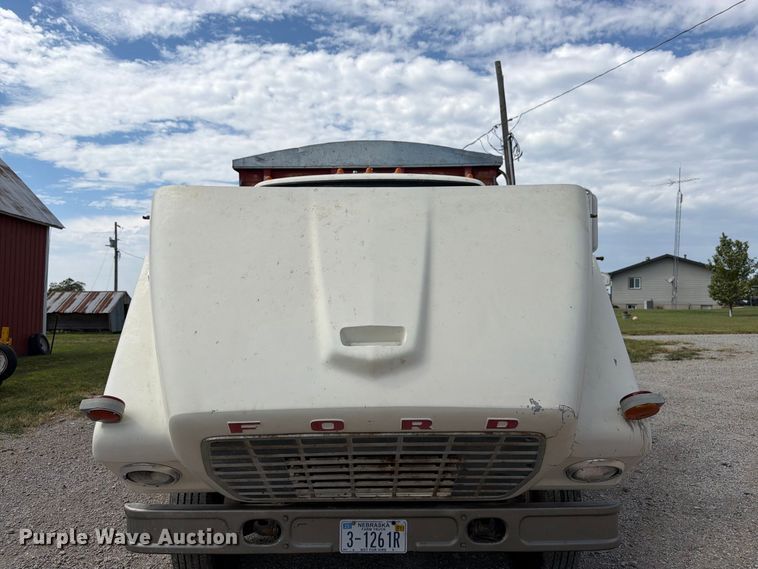 image for item FK3444 1974 Ford 600 grain truck