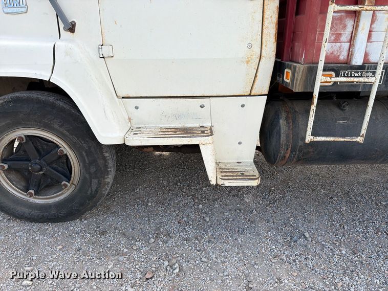 image for item FK3444 1974 Ford 600 grain truck
