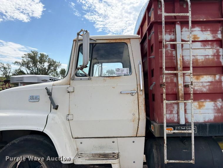 image for item FK3444 1974 Ford 600 grain truck