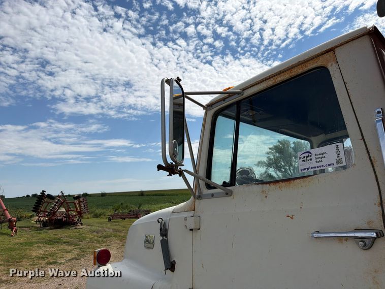 image for item FK3444 1974 Ford 600 grain truck