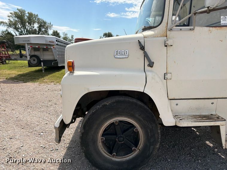image for item FK3444 1974 Ford 600 grain truck