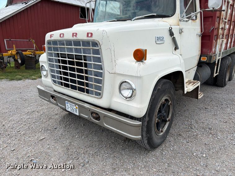 image for item FK3444 1974 Ford 600 grain truck