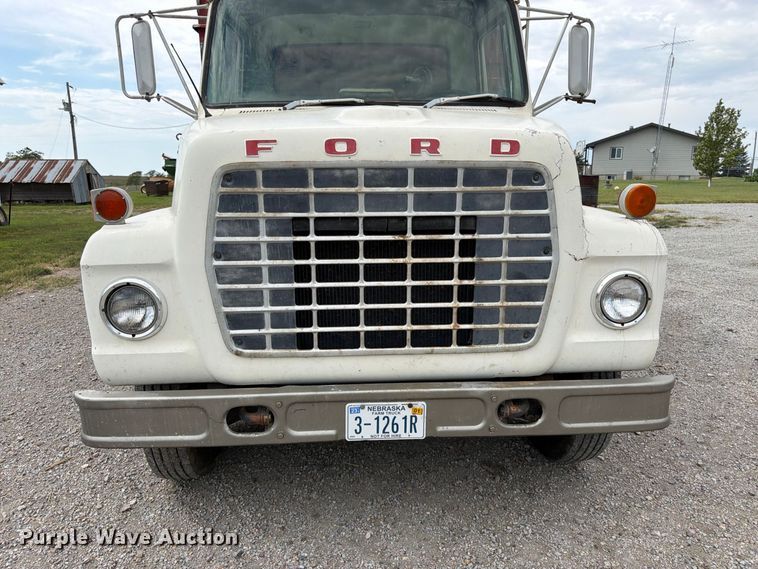 image for item FK3444 1974 Ford 600 grain truck