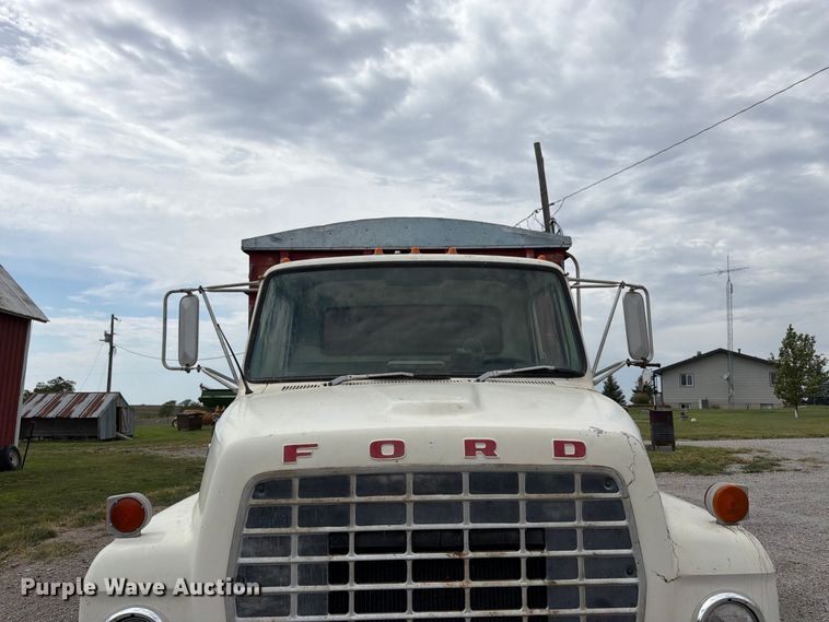 image for item FK3444 1974 Ford 600 grain truck