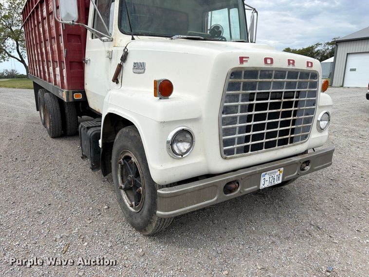 image for item FK3444 1974 Ford 600 grain truck