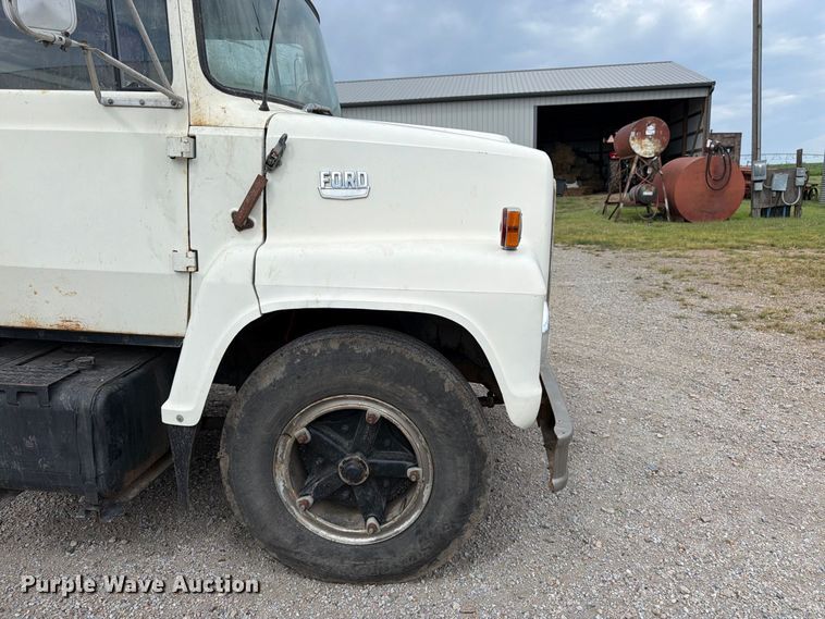 image for item FK3444 1974 Ford 600 grain truck