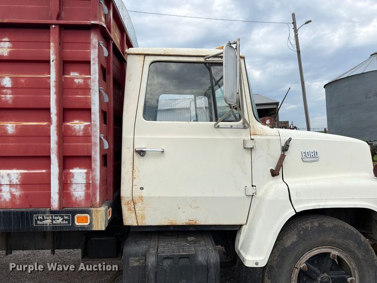 image for item FK3444 1974 Ford 600 grain truck