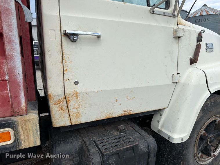 image for item FK3444 1974 Ford 600 grain truck