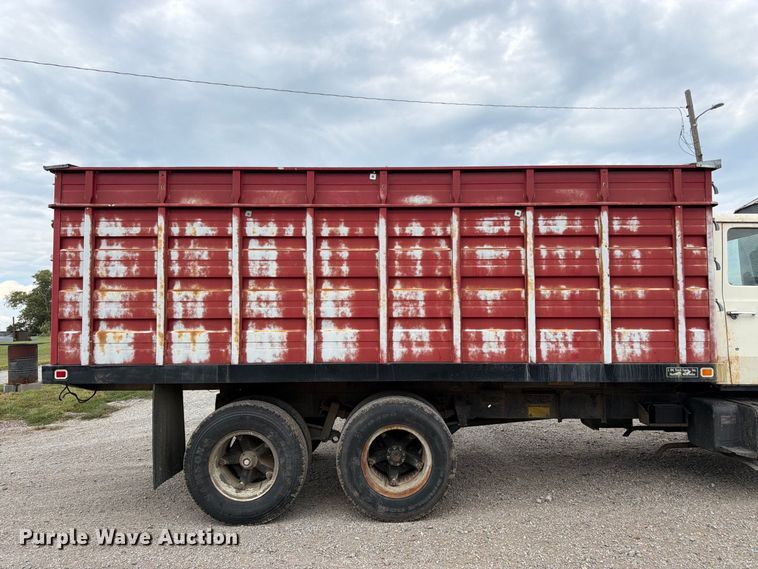 image for item FK3444 1974 Ford 600 grain truck