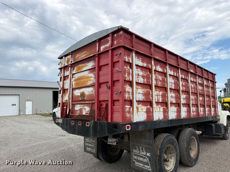 image for item FK3444 1974 Ford 600 grain truck