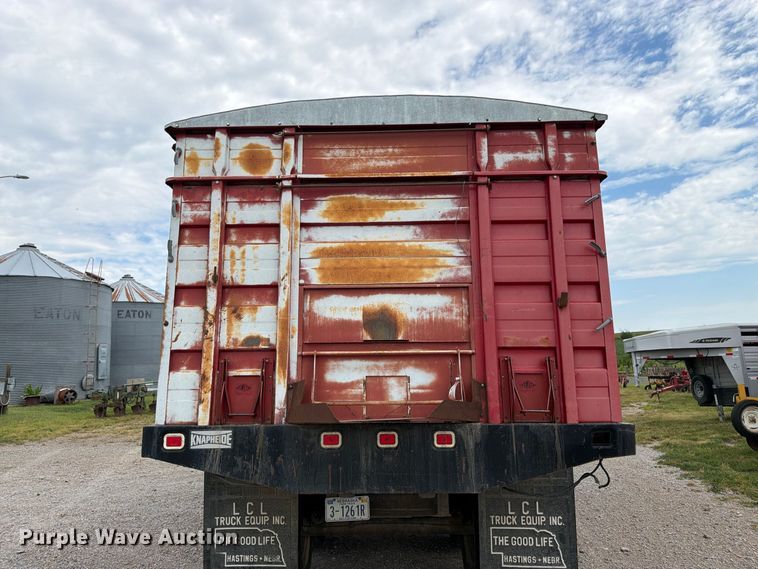 image for item FK3444 1974 Ford 600 grain truck