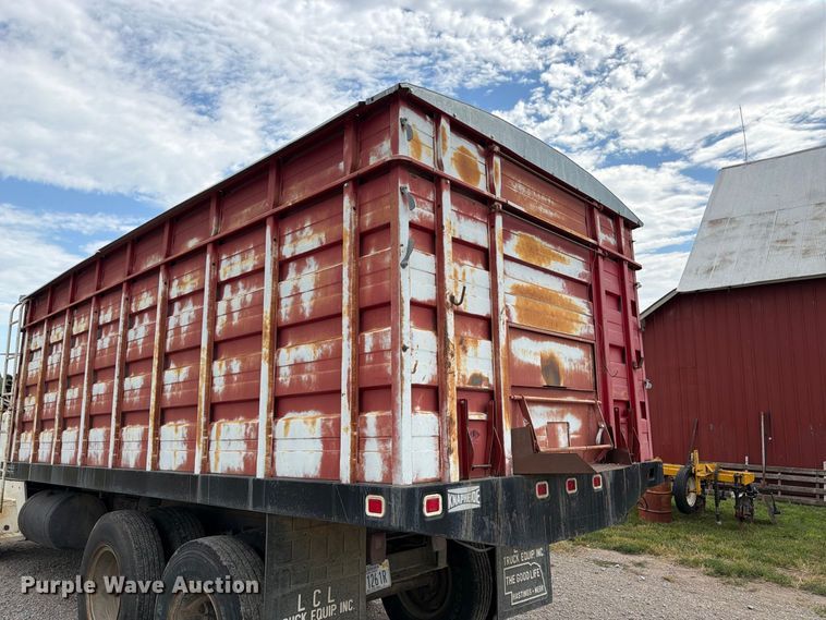 image for item FK3444 1974 Ford 600 grain truck