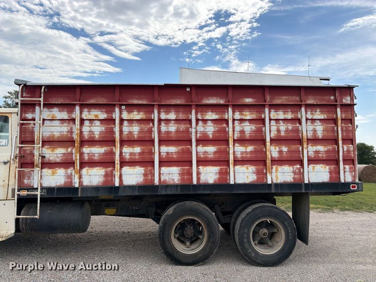 image for item FK3444 1974 Ford 600 grain truck