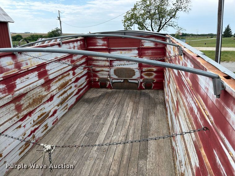 image for item FK3444 1974 Ford 600 grain truck