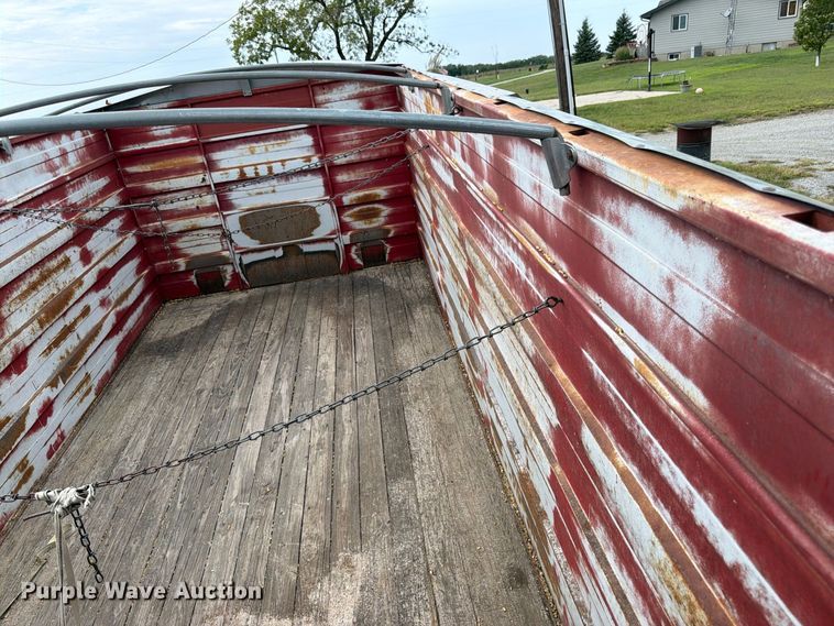 image for item FK3444 1974 Ford 600 grain truck