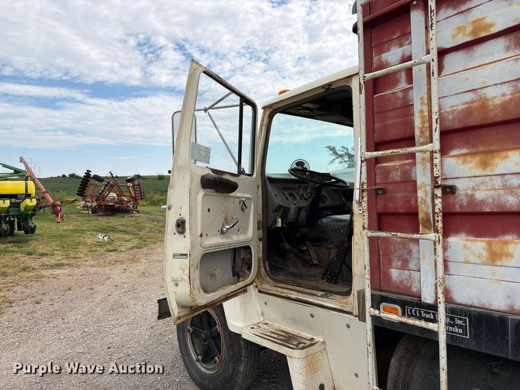 image for item FK3444 1974 Ford 600 grain truck
