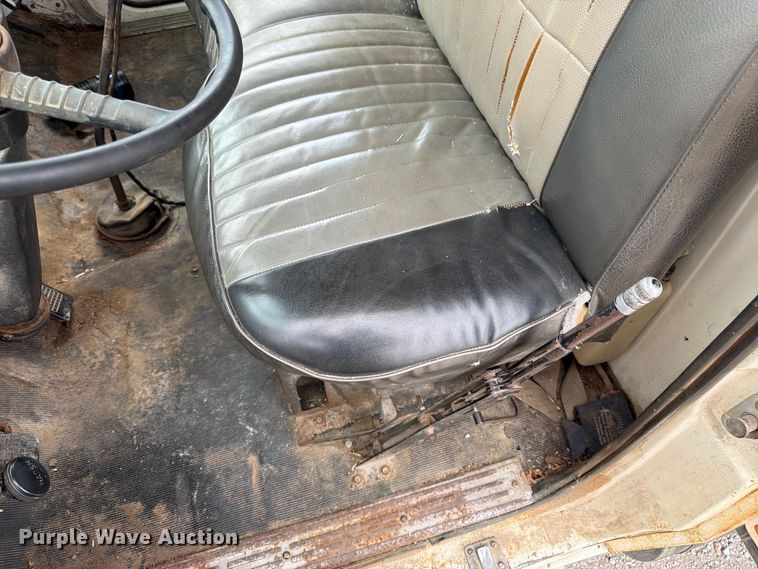image for item FK3444 1974 Ford 600 grain truck