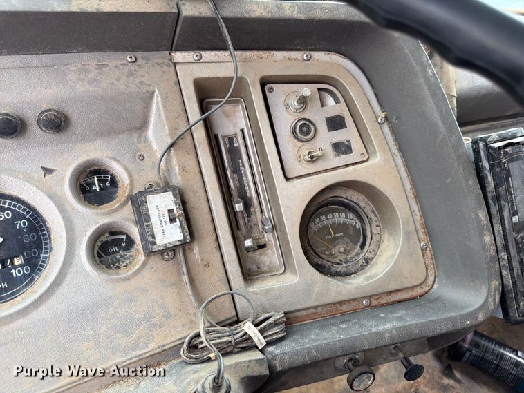 image for item FK3444 1974 Ford 600 grain truck